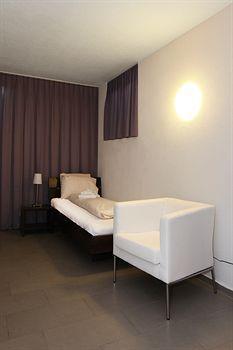 Swiss Star West End - Contactless Self Check-In Apartment Zurich Bagian luar foto